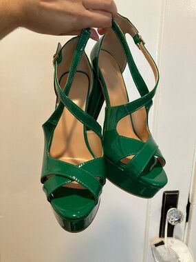Bright green platform heels - Size 6.5